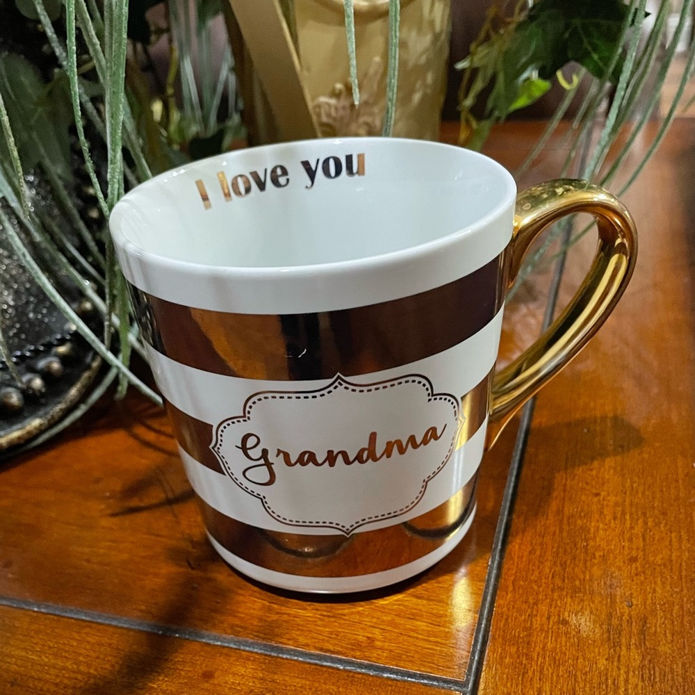 NWT Charming Charlie Mug 4 Grandma Metallic & White cup. A love message inside
